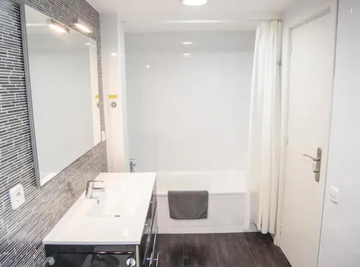 Ramblas Rentals Unique & Spacious Flat 4Br Terrace 20M Ramblas Barcelona